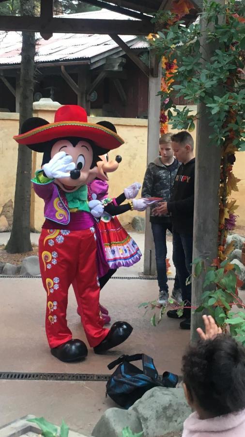 F&B'S Garden 10 Min Disneyland Paris Montry Buitenkant foto